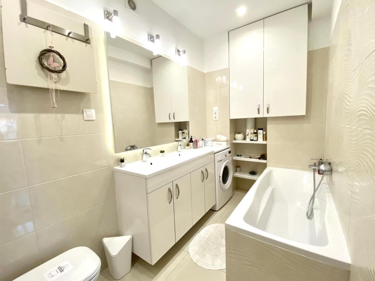 Budapest Hideout In Style With Free Parking - Luxury Apartment Dış mekan fotoğraf