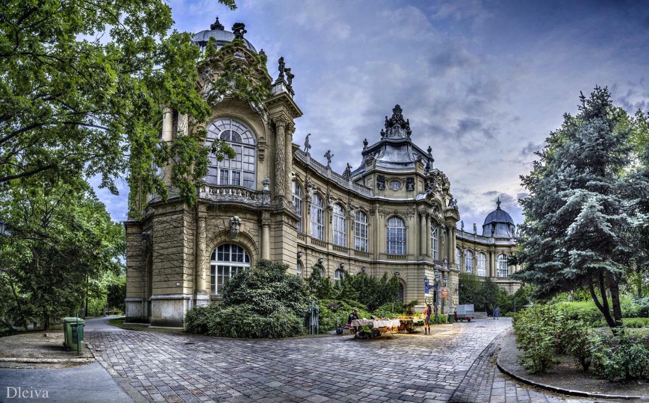 Budapest Hideout In Style With Free Parking - Luxury Apartment Dış mekan fotoğraf