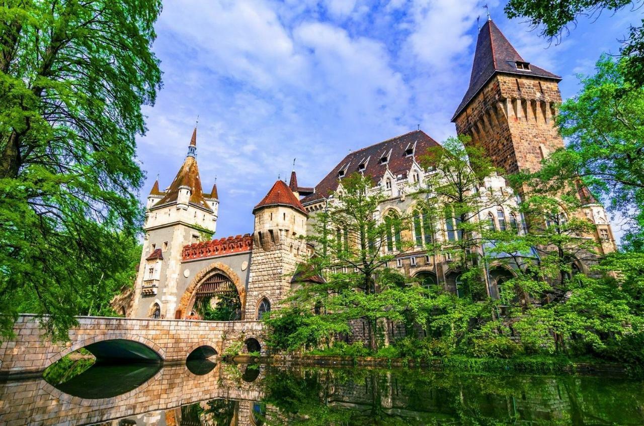 Budapest Hideout In Style With Free Parking - Luxury Apartment Dış mekan fotoğraf